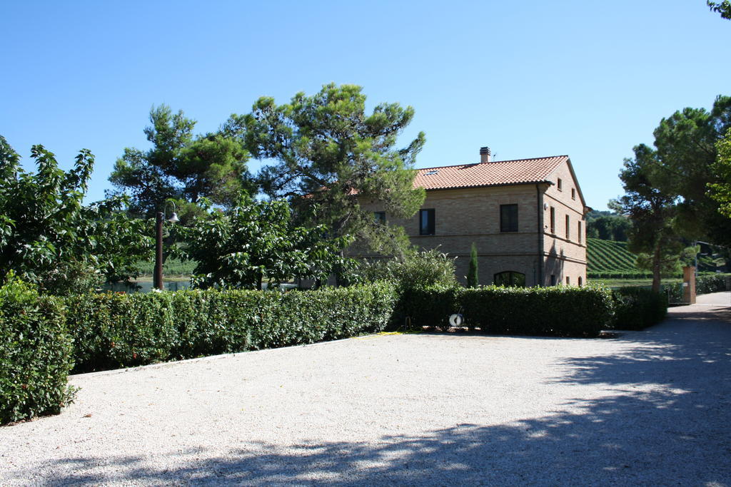 Agriturismo La Fonte Di San Girio Pensionat Potenza Picena Exteriör bild