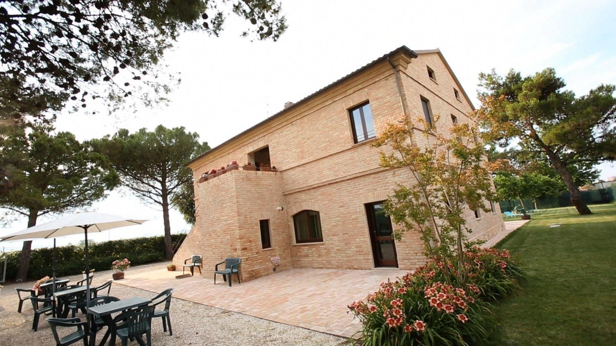 Agriturismo La Fonte Di San Girio Pensionat Potenza Picena Exteriör bild