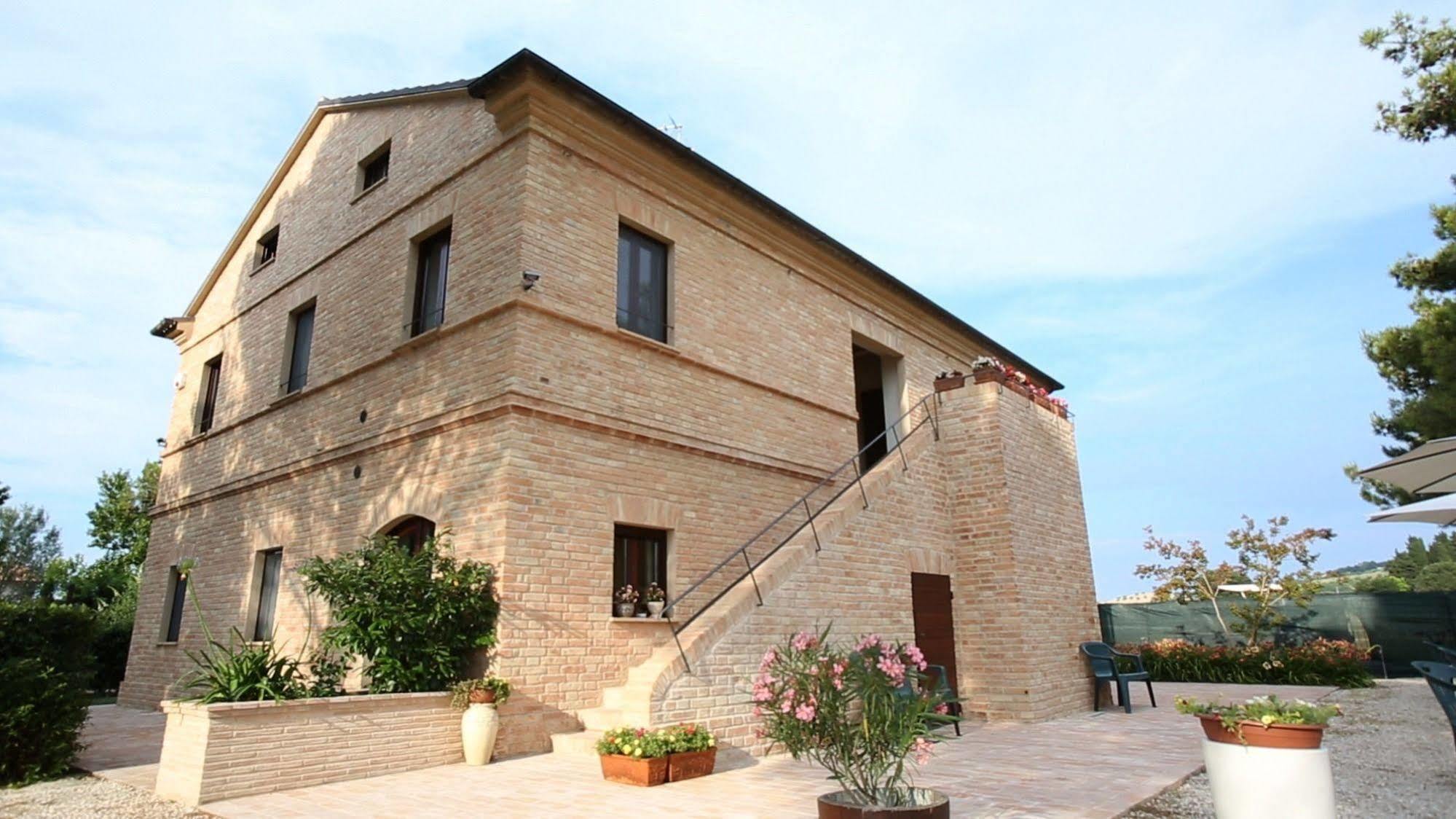 Agriturismo La Fonte Di San Girio Pensionat Potenza Picena Exteriör bild