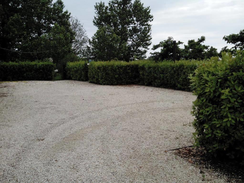 Agriturismo La Fonte Di San Girio Pensionat Potenza Picena Exteriör bild