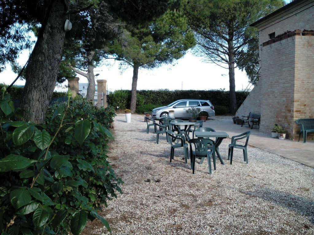Agriturismo La Fonte Di San Girio Pensionat Potenza Picena Exteriör bild