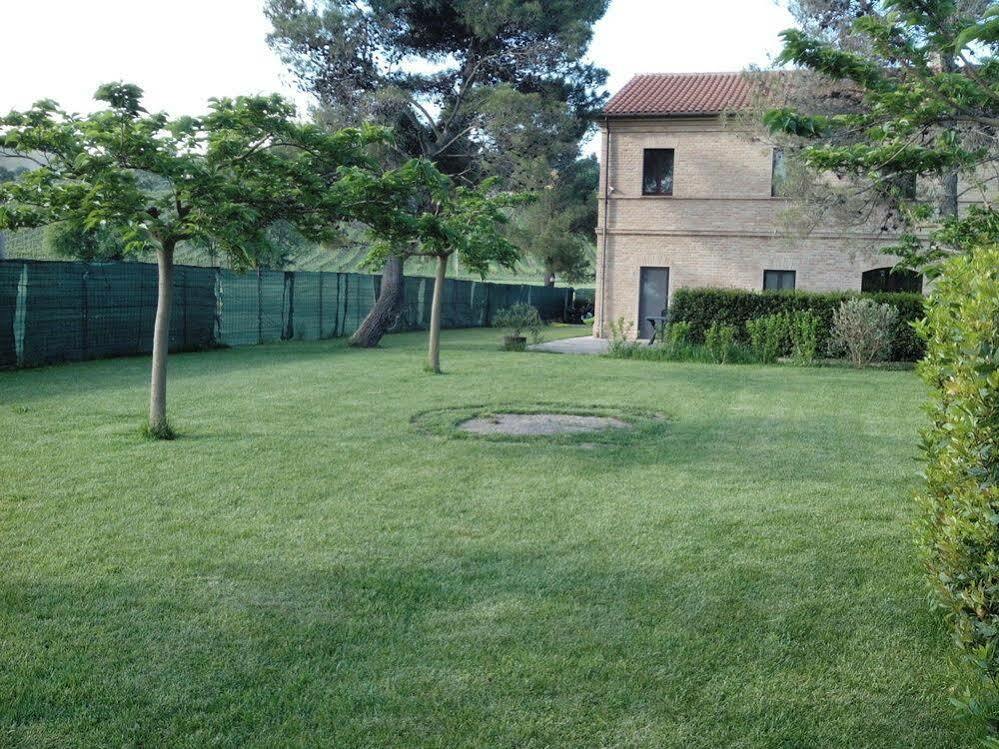Agriturismo La Fonte Di San Girio Pensionat Potenza Picena Exteriör bild